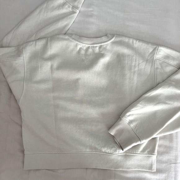 Zara - Cropped crew neck sweatshirt - Picture 2 of 5